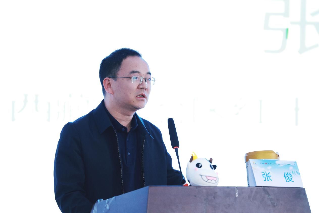 11-西藏自治区红十字会党组成员、副会长张俊致辞。