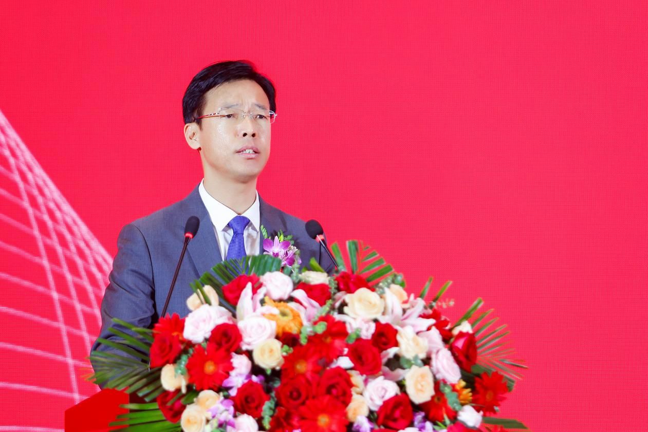 2-尊龙凯时执行董事、行政总裁任志坚在开幕式上发言